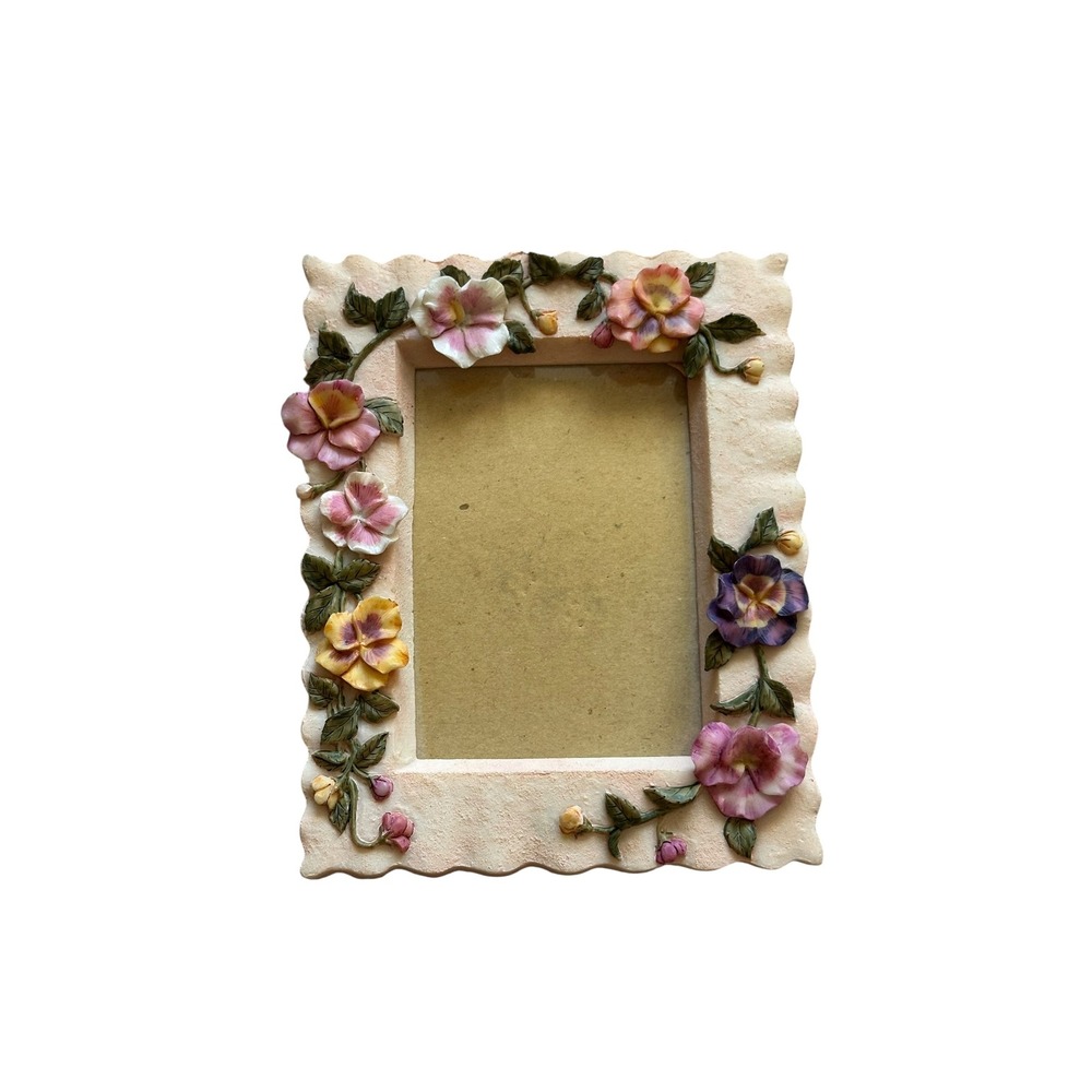 Cottagecore Floral Pansy Scalloped 4x6 Resin Picture Frame Vintage Style